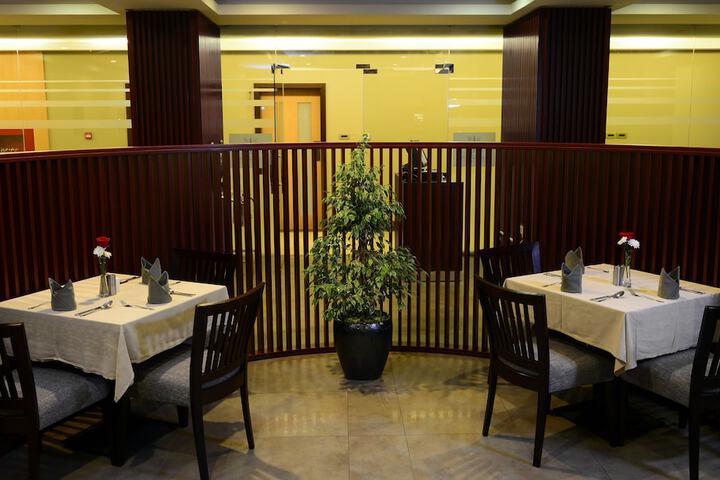 Dining 106 of 129