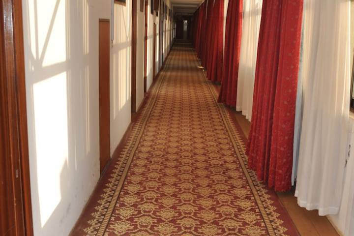 Ballroom/Hall 12 of 23