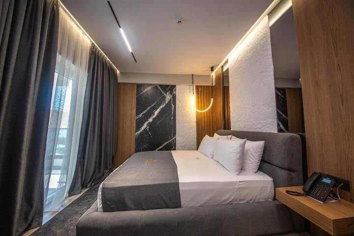 Room 33 of 93