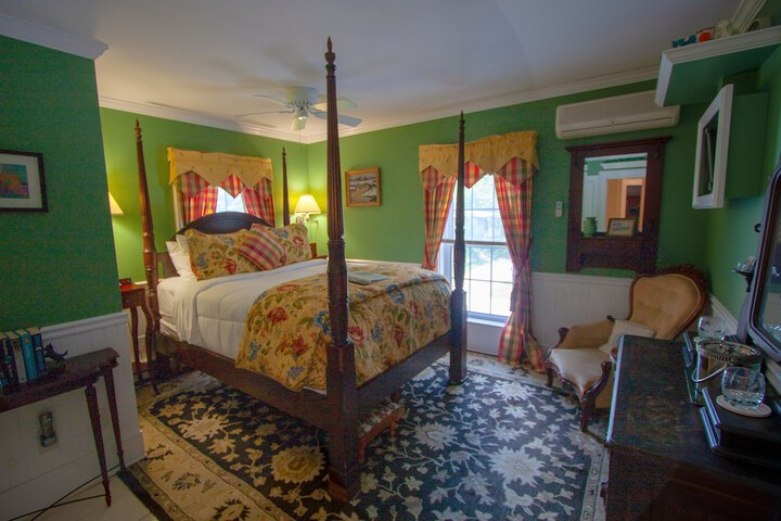 Room 22 of 203