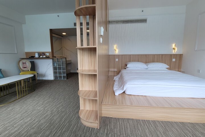 Room 30 of 50