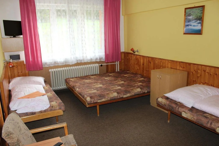 Room 4 of 16