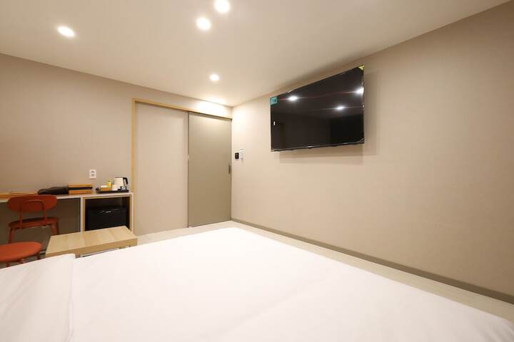 Room 15 of 62