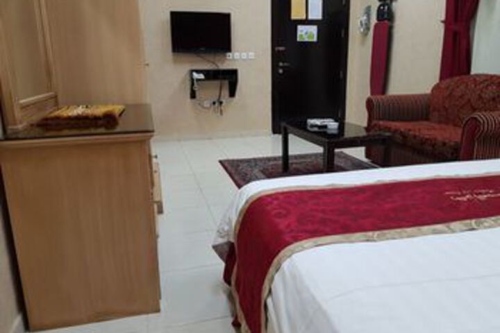 Room 8 of 25