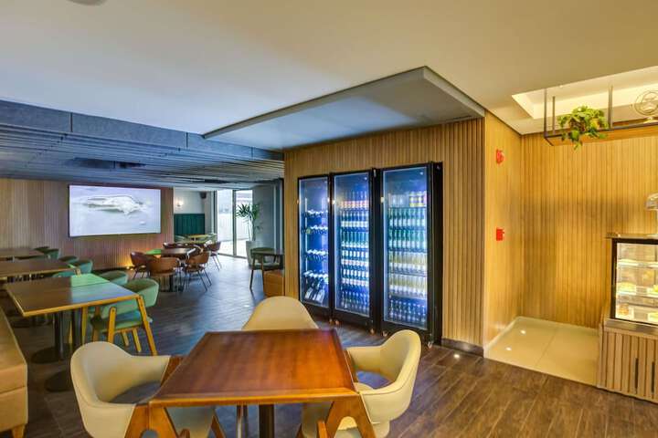 Lounge 129 of 150
