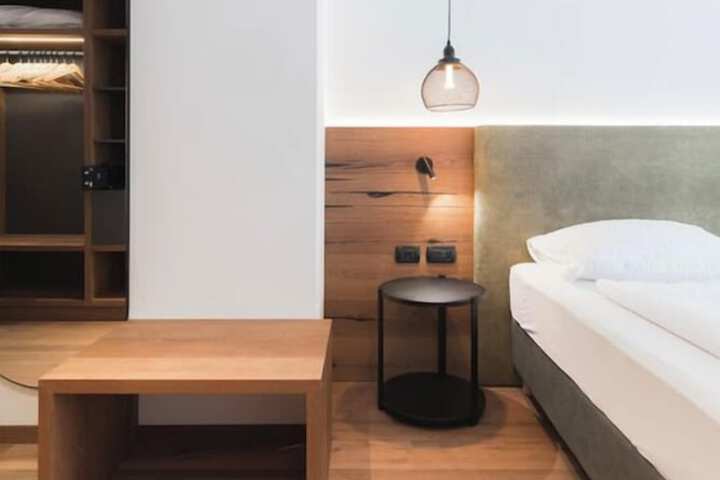 Room 73 of 173