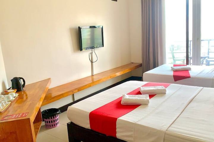 Room 10 of 16