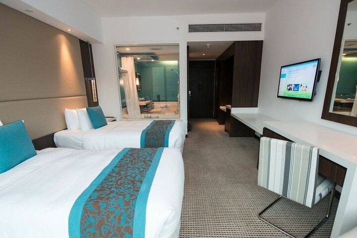 Room 6 of 68