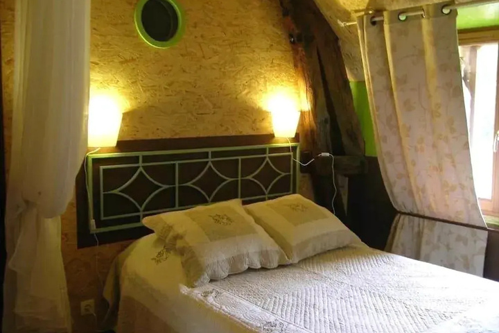 Room 3 of 10