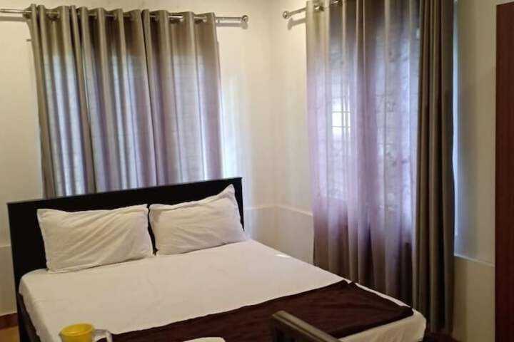 Room 8 of 9