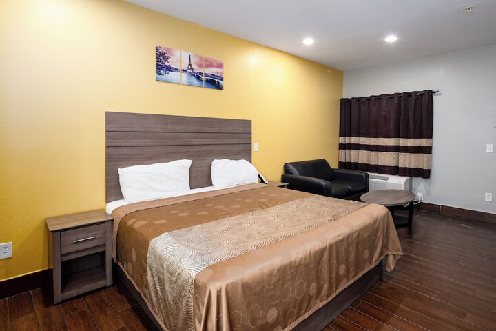 Room 32 of 76