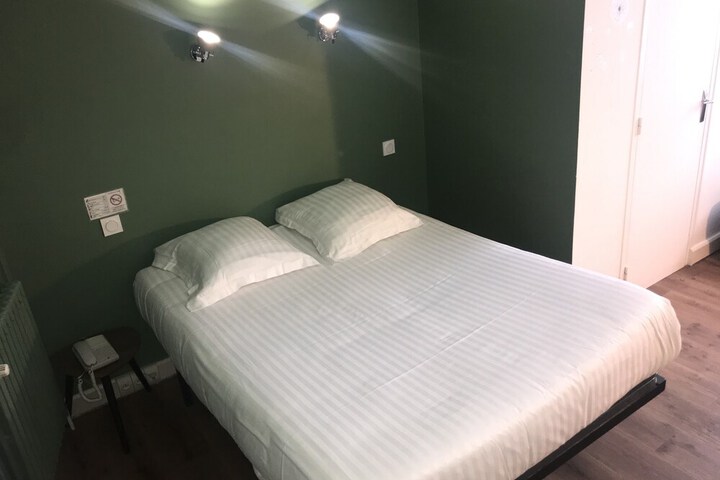 Room 12 of 48