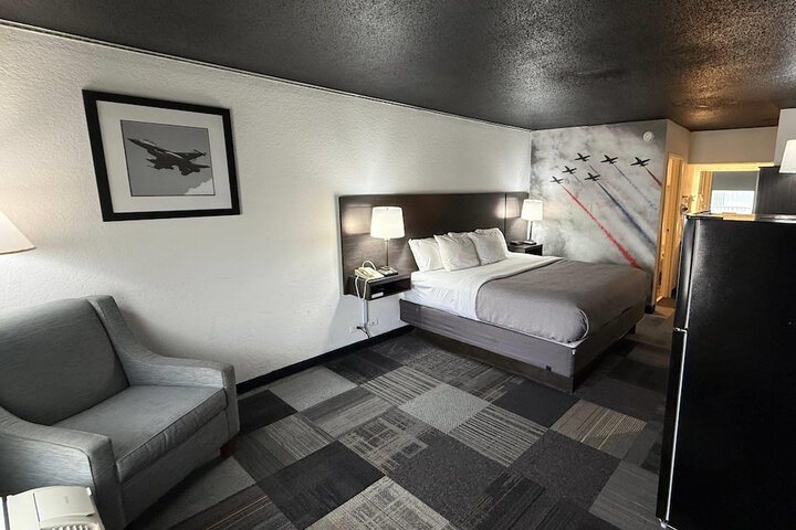 Room 9 of 18