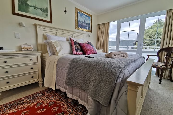 Room 5 of 79