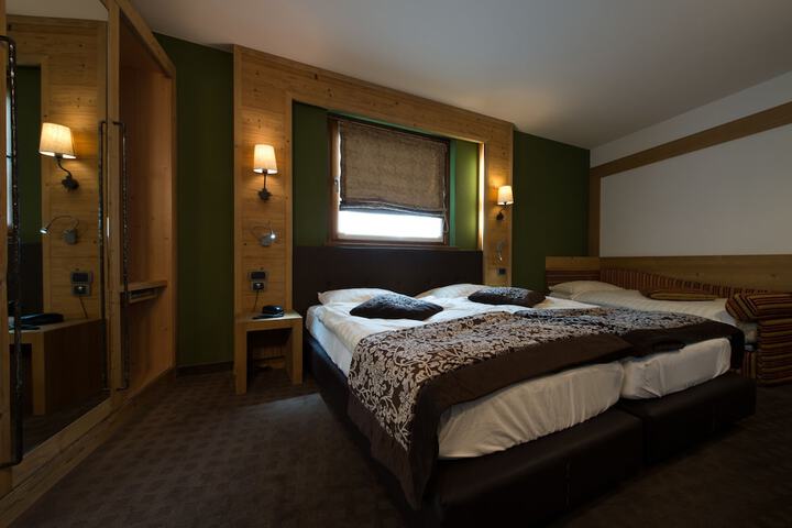 Room 13 of 75