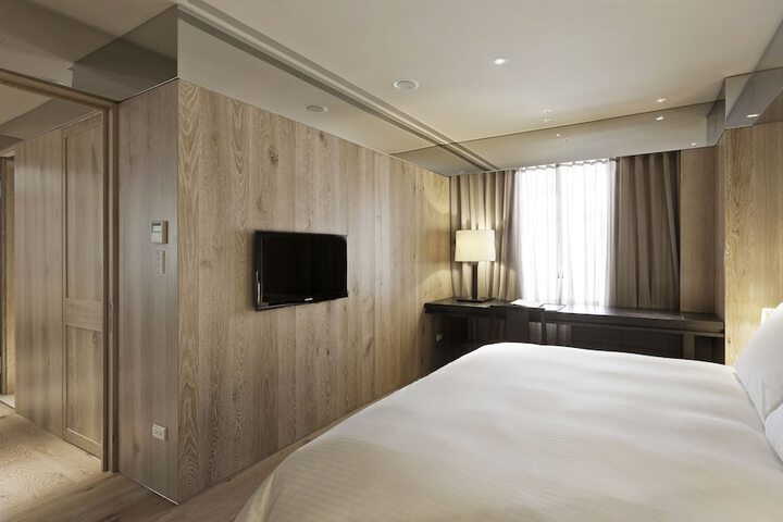 Room 32 of 44