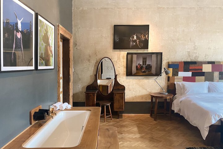 Room 8 of 42