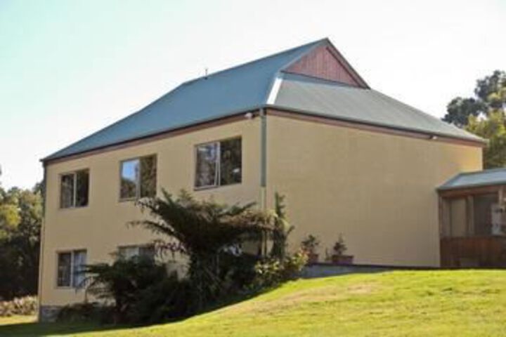 Hotel Exterior 3 of 12