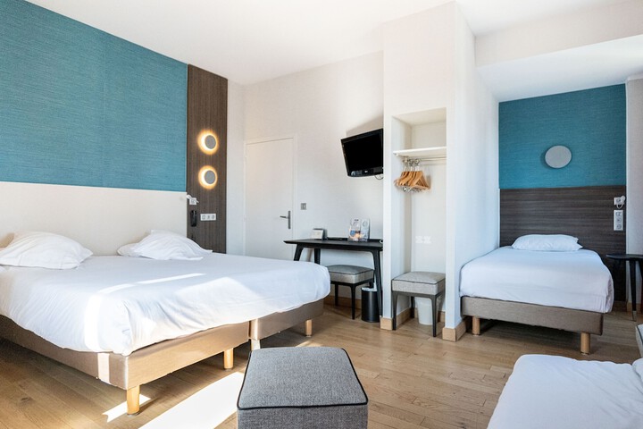 Room 28 of 142