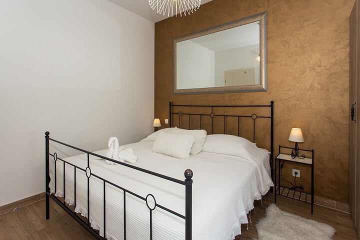 Room 4 of 65