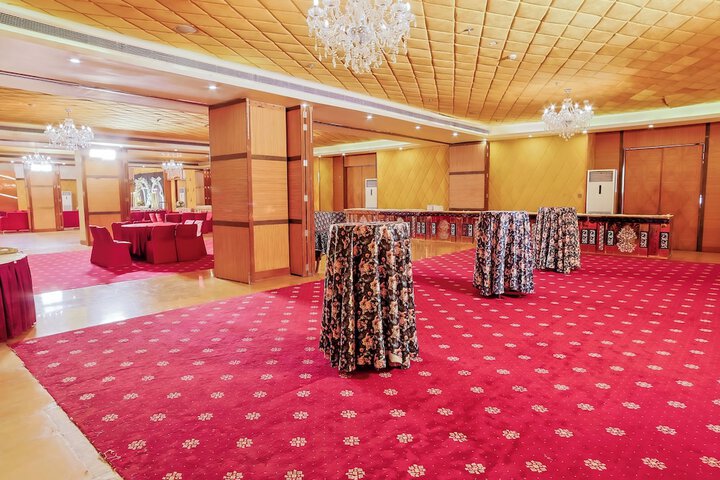 Ballroom/Hall 93 of 113