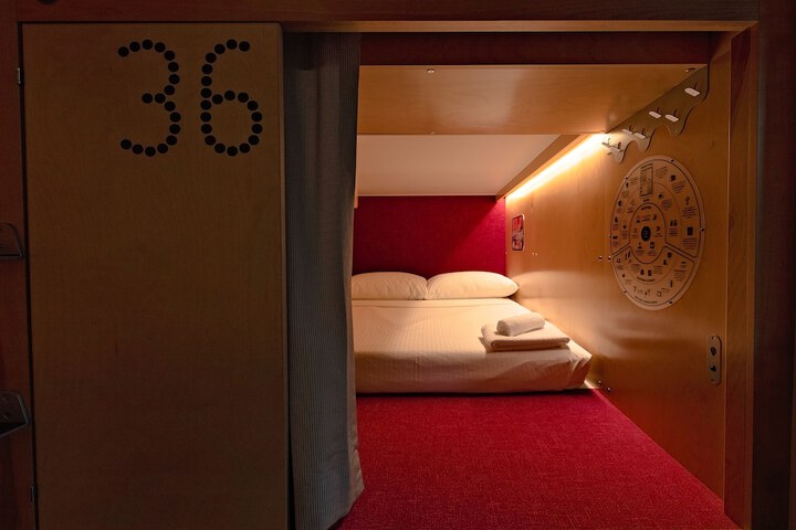 Room 10 of 66