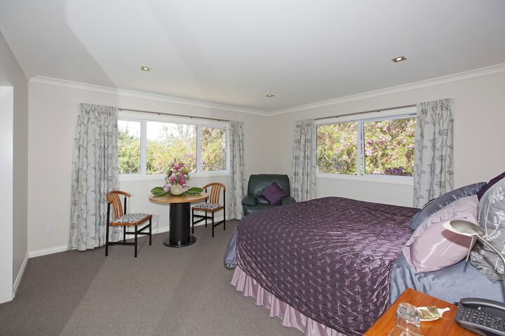 Room 4 of 28
