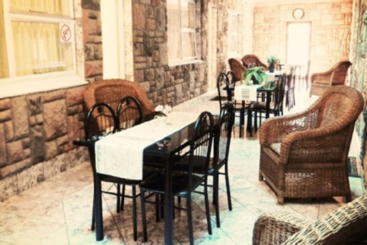 Dining 11 of 12