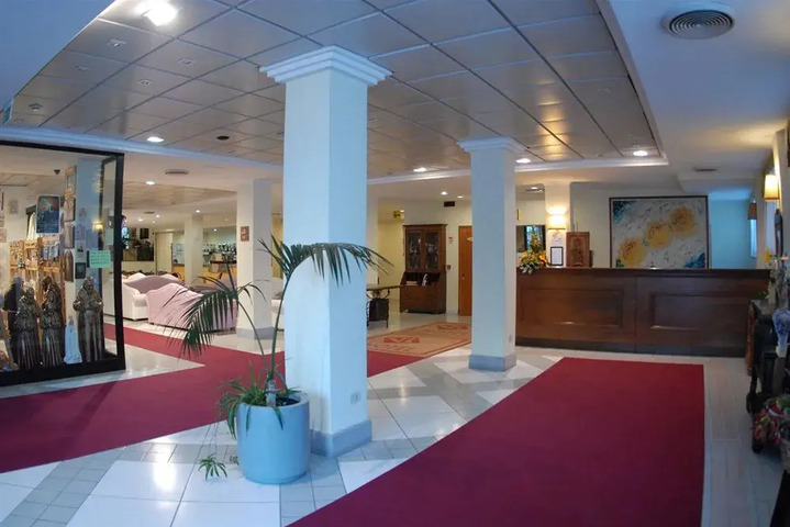 V7 HOTEL