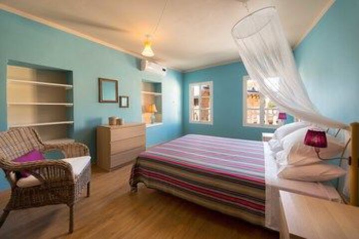 Room 5 of 11