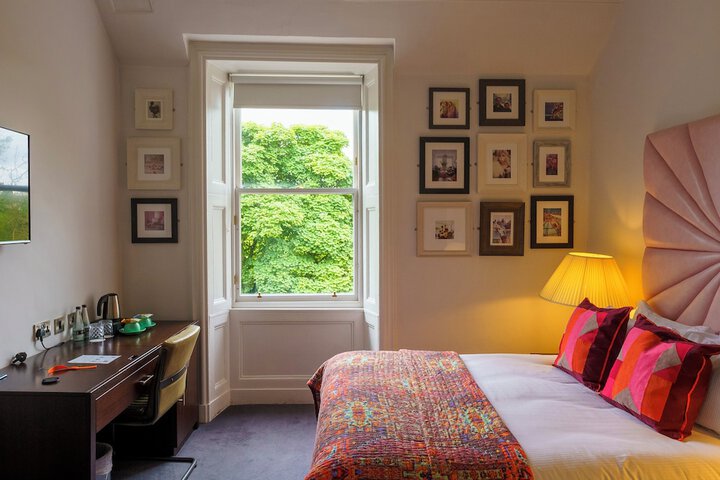 Room 40 of 74