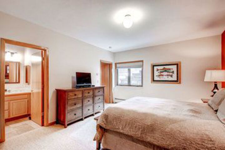 Room 8 of 22