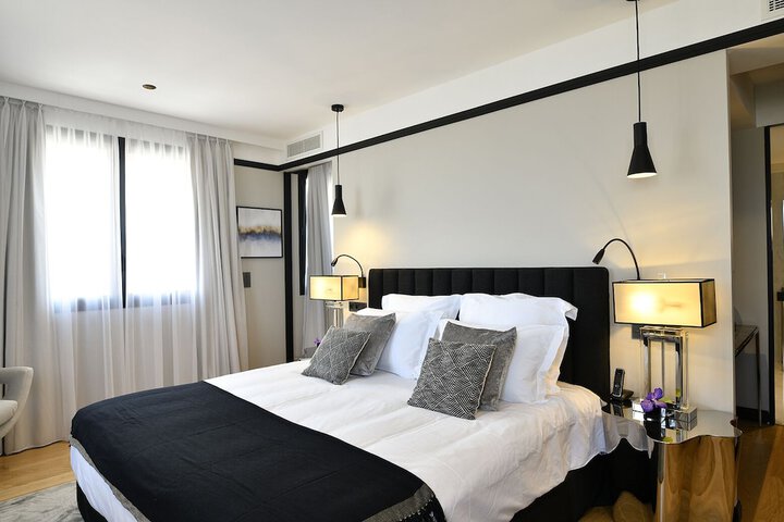 Room 16 of 90