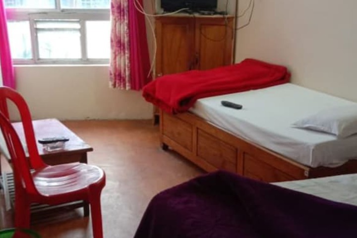 Room 6 of 12