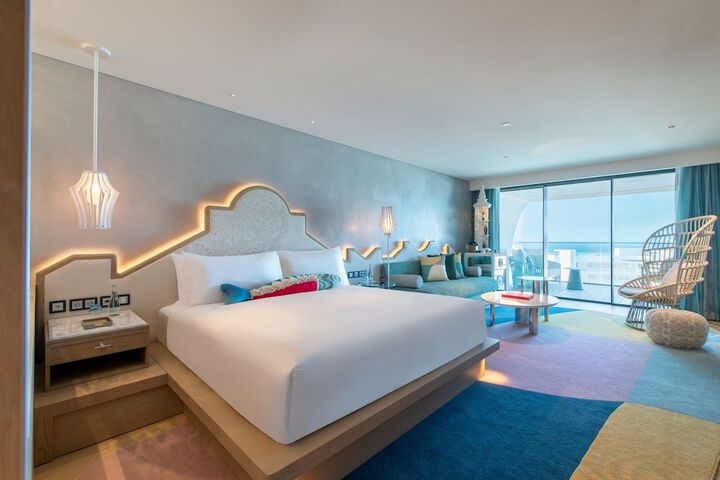 Room 4 of 208