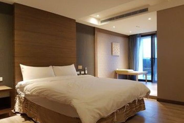Room 3 of 6