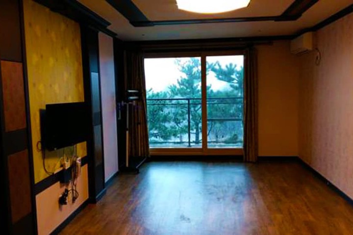 Room 5 of 23