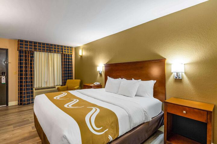 1 King Bed (14 of 33)