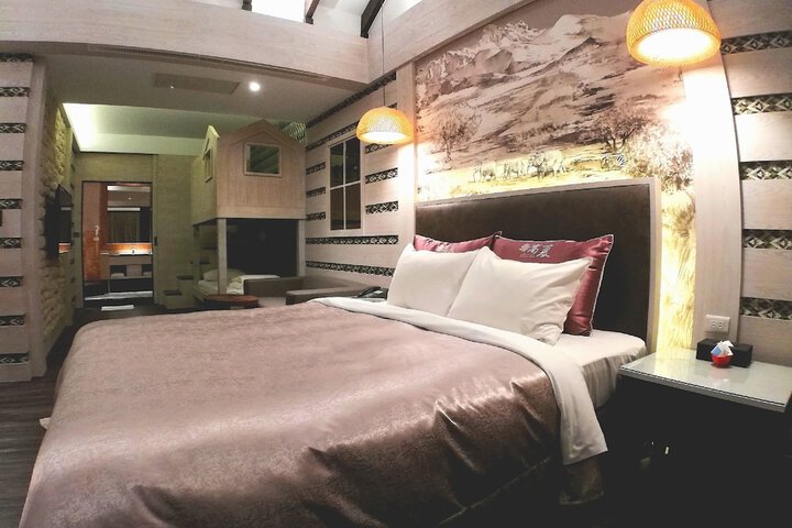 Room 11 of 37