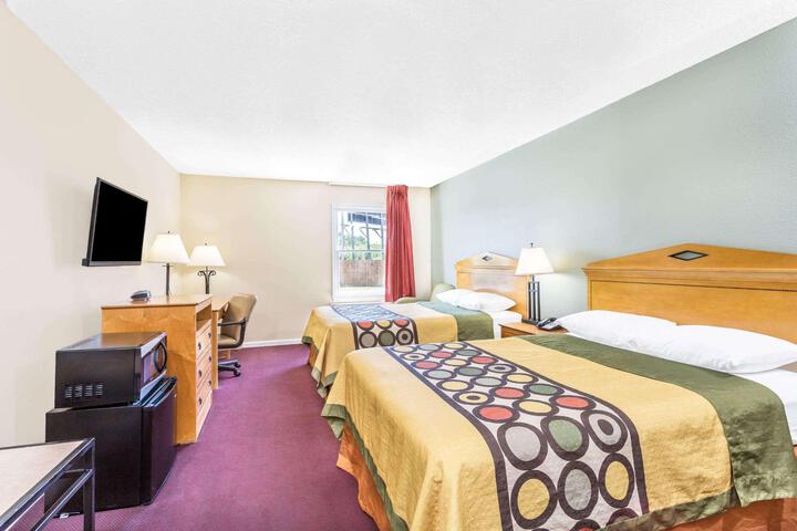 2 Double Beds (1 of 10)