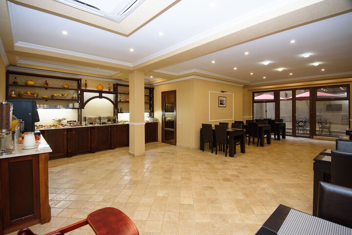 Dining 60 of 80