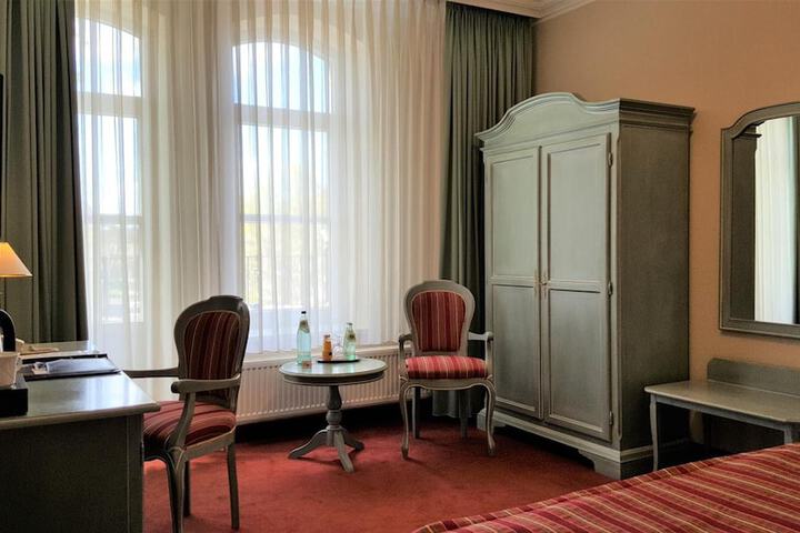 Room 16 of 37