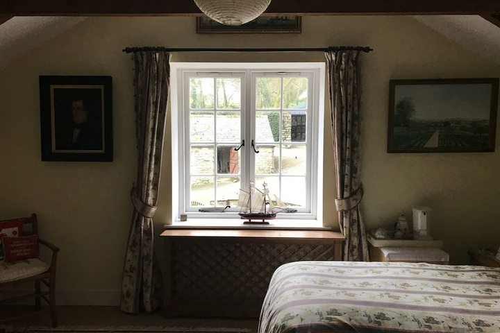 Room 5 of 12