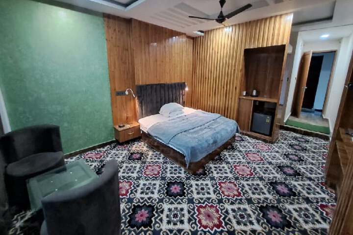 Room 3 of 28
