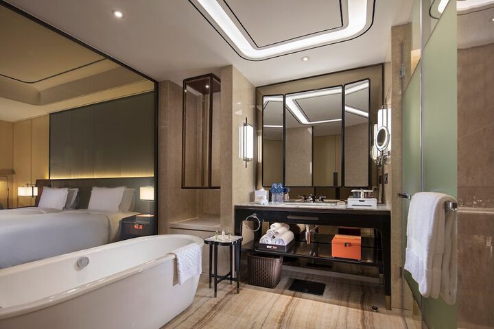 Room 43 of 70