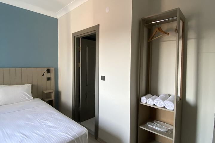 Room 5 of 16