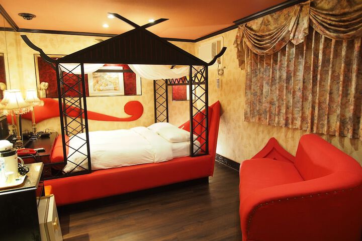 Room 5 of 45