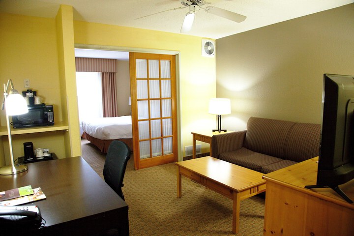 1 King Bed (1 of 14)