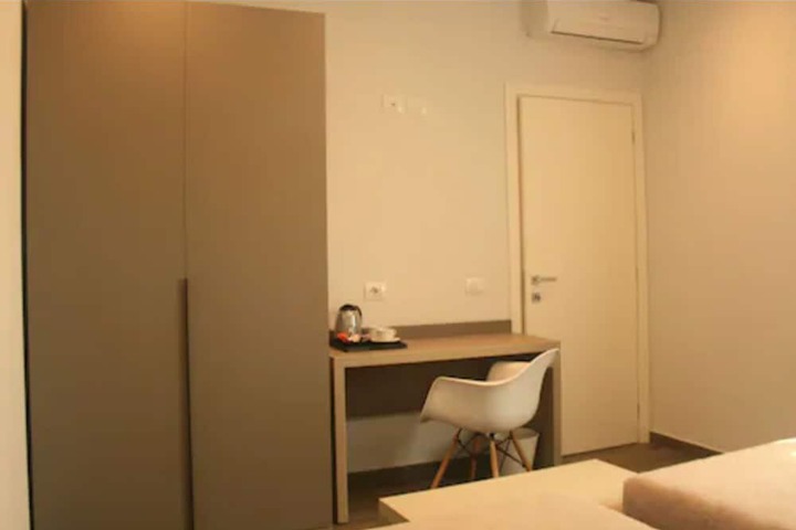 Room 15 of 33
