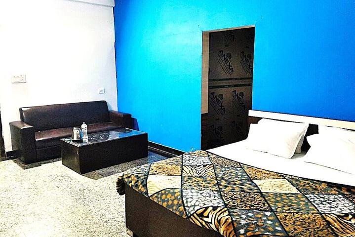 Room 5 of 11